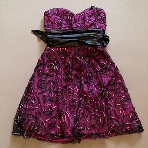 Mesh metallic whimsigoth Masquerade Pink and Black Floral Prom Dress. Womens 3/4